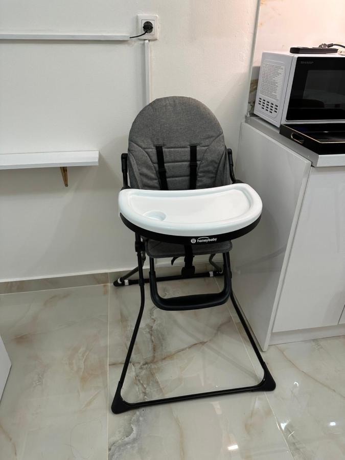 Modern 200m From Acropolis 100mbps Netflix Athens