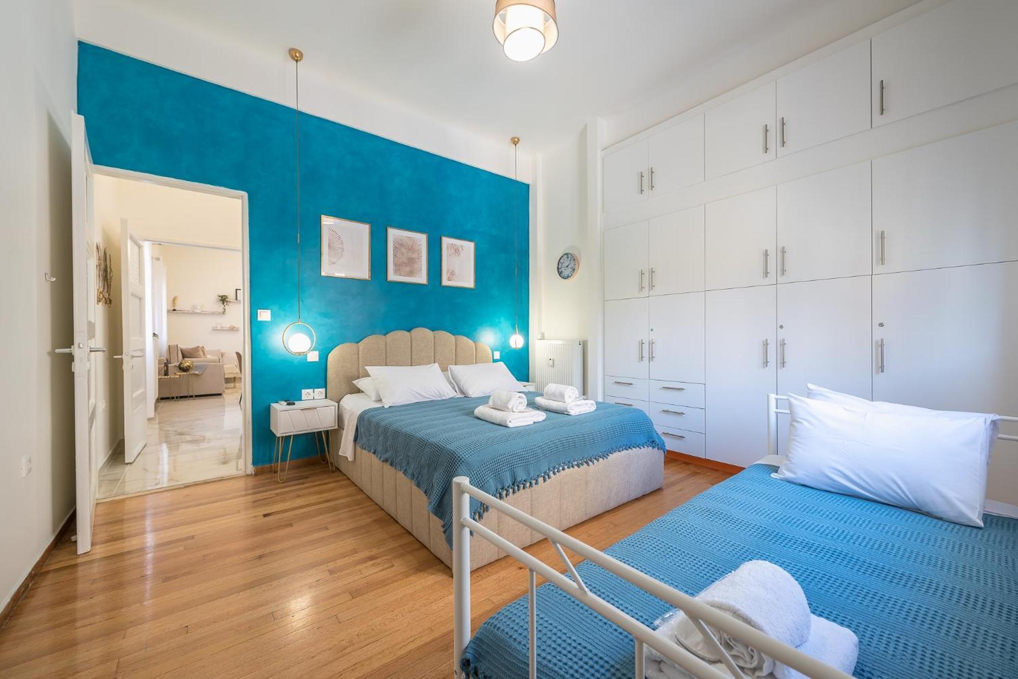 Modern 200m From Acropolis 100mbps Netflix Athens